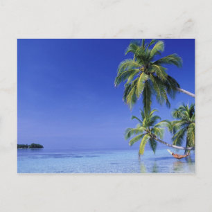 Carte Postale Maldives, atoll de Felidhu. Homme se détendant dan