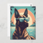 Carte Postale Malinois belge à la plage tropicale au coucher du  (Devant / Derrière)