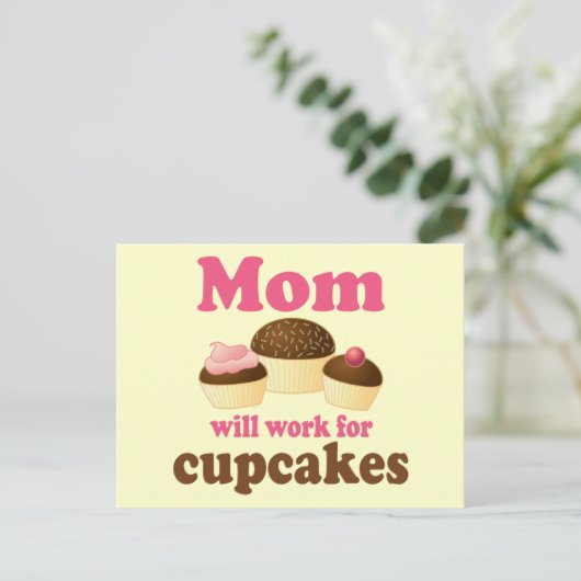 Carte Postale Maman Mignonne Travaillera Pour Les Cupcakes (Debout devant)