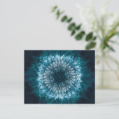 Carte Postale Mandala bleu indigo (Debout devant)