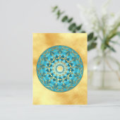 Carte Postale Mandala bleu or sur fond doré (Debout devant)