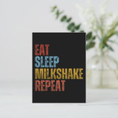 CARTE POSTALE MANGER DORMIR MILKSHAKE RÉPÉTER (Debout devant)