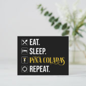 Carte Postale Manger. Dormir. Pina Coladas. Répéter.  (Debout devant)