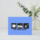 Carte Postale manger le kayak de sommeil (Debout devant)