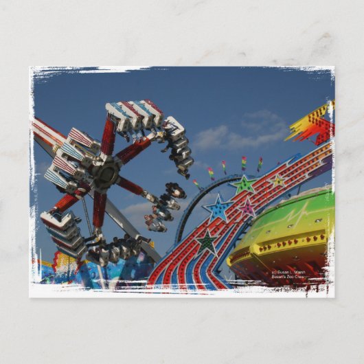 Carte Postale Marche à une foire de comté contre le ciel bleu (Devant)