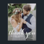 Carte postale Mariage de script de calligraphie<br><div class="desc">Carte postale de remerciement mariage personnalisable avec script de calligraphie blanche. D'autres couleurs et modèle sont disponibles.</div>