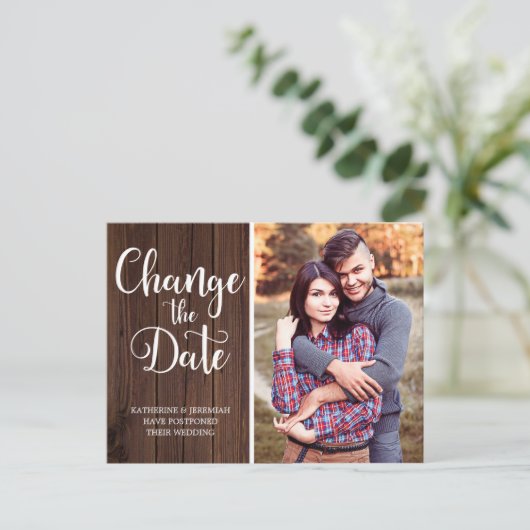 Carte Postale Mariage de script en bois rustique Modifier la dat (Debout devant)