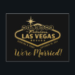 Carte postale Mariage Las Vegas - Or<br><div class="desc">Le fameux Welcome to Las Vegas Se connecter effet fausse feuille d'or sur un arrière - plan noir de couleur modifiable. La conception créative et amusante des polices sur le dos est entièrement personnalisable. L'enseigne Fabulous Las Vegas Nevada n'a jamais été aussi élégante ! Coordonner les éléments disponibles dans la...</div>