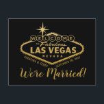 Carte postale Mariage Las Vegas - Or<br><div class="desc">Le fameux Welcome to Las Vegas Se connecter effet fausse feuille d'or sur un arrière - plan noir de couleur modifiable. La conception créative et amusante des polices sur le dos est entièrement personnalisable. L'enseigne Fabulous Las Vegas Nevada n'a jamais été aussi élégante ! Coordonner les éléments disponibles dans la...</div>
