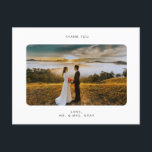 Carte postale mariage Merci photo<br><div class="desc">Ce design romantique et intemporel présente un script moderne associé à un texte audacieux. Veuillez me contacter si vous avez besoin d'aide pour cette conception.</div>