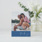 Carte Postale Mariage Photo Bleu Script Remerciement (Debout devant)