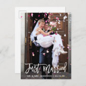 Carte Postale Mariage Photo Juste Marié Moderne Brush Script (Devant / Derrière)