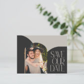 Carte Postale Mariage Photo Moderne Arch Chic Noir Beige (Debout devant)
