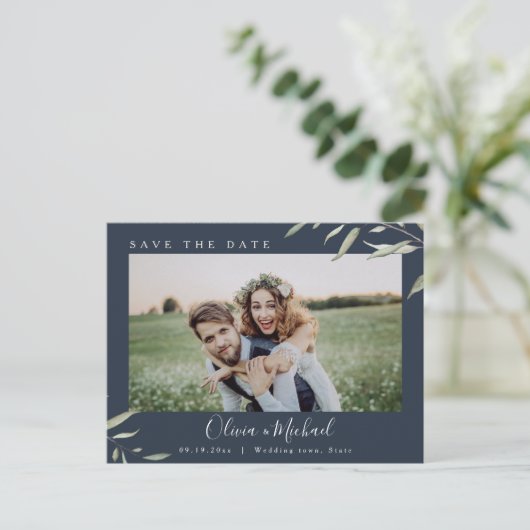 Carte Postale Mariage photo vert minimal enregistrer la date (Debout devant)