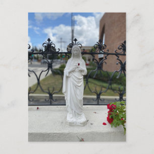 Carte Postale Marie avec un pétale de fleur en forme de cœur