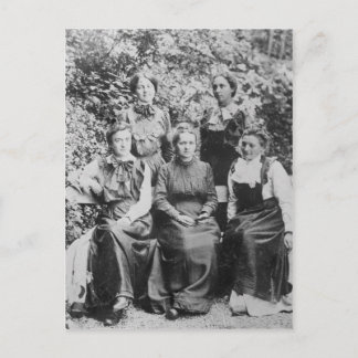 Carte Postale Marie Sklodowska Curie avec ses quatre étudiants