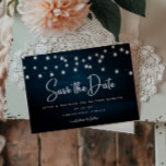 Carte Postale Marine Bleu Rustique Bois Éclairages Enregistrer L<br><div class="desc">Navy Blue Rustic Wood String Lights Save The Date Annonce Carte Postale - Le parfait Save the Date pour la mariée et le marié qui aime un thème rustique. Bois rustique avec lumières à cordes brillantes et typographie de script. Le verso du modèle vous permet de retourner votre adresse et...</div>