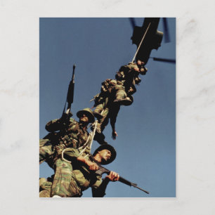 Carte Postale Marines sur un RIG SPIE, un dispositif de corde qu