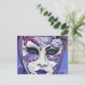Carte Postale Masque de carnaval pourpre par PSOVART (Debout devant)