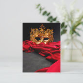 Carte Postale Masque décoré pour mascarade sur velours rouge (Debout devant)