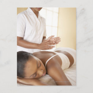 Carte Postale Massage sur le dos. Femme recevant un massage du d