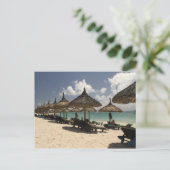 Carte Postale Maurice, Poste de Flacq. Scène de plage à (Debout devant)