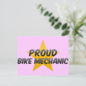 Carte Postale Mécanicien de vélo fier (Debout devant)