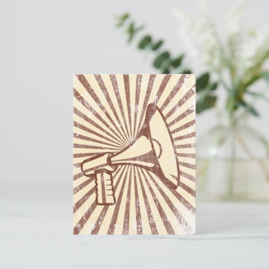 Carte Postale Mégaphone (Debout devant)