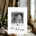 Carte Postale Meilleur papa jamais minimaliste photo<br><div class="desc">Fêtez le meilleur papa de tous les temps avec notre carte postale photo minimaliste! Ce design moderne et élégant comprend le message chaleureux "Best Dad Ever" associé à un espace personnalisable pour votre photo préférée, créant une carte postale personnalisée qui est parfaite pour envoyer des messages sincères sur la Fête...</div>