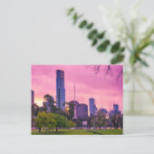 Carte Postale Melbourne City Jolie en rose (Debout devant)