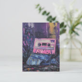 Carte Postale Mémoires Rétro Denim et Cassette Audio (Debout devant)