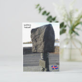 Carte Postale Mémorial Bureaucrat inconnu, Reykjavik, Islande (Debout devant)