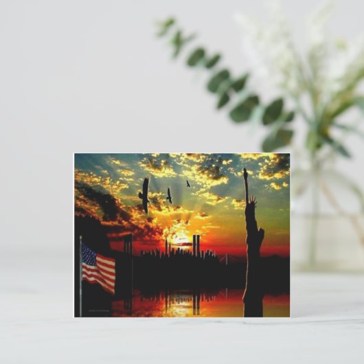 CARTE POSTALE MÉMORIAL SKYLINE (Debout devant)