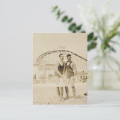 Carte Postale Men Standing (Debout devant)