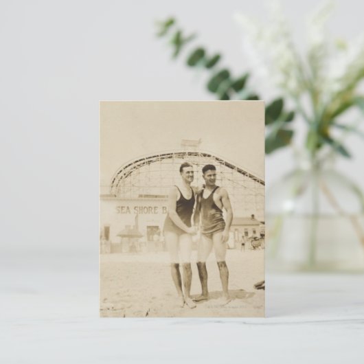 Carte Postale Men Standing (Debout devant)