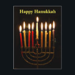 Carte postale Menorah et bougies Hanoukka Lights<br><div class="desc">Heureux Hanoukka à un et à tous. Diffusez la joie des lumières des fêtes avec cette carte postale. La menorah illuminée brille avec les bougies allumées pendant les 8 nuits. Nous allumons une bougie pour chaque nuit, et célébrons le miracle des 8 nuits d'Hanoukka. Cette année, faites en sorte qu'il...</div>