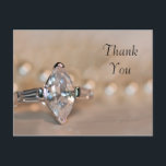 Carte Postale Merci de bague de fiançailles de diamant de<br><div class="desc">Envoyez un message chaud de gratitude et d'appréciation après votre partie de fiançailles, la douche nuptiale ou le mariage avec la carte postale élégante de note de Merci de bague à diamant de marquis. Ce nuptial fait sur commande chic vous remercient des caractéristiques de carte postale qu'une photographie numériquement peinte...</div>