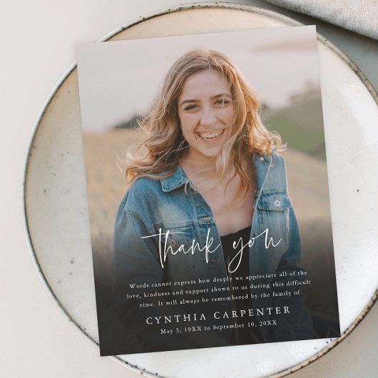 Carte Postale Merci photo du mémorial funéraire moderne