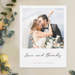 Carte Postale Merci photo Mariage personnalisé simple et moderne<br><div class="desc">Ce mariage photo tout simplement chic merci modèle de carte postale présente un design propre et moderne. Nous avons choisi un script moderne en noir pour 'amour et merci' sur le devant. Cette partie de la conception ne peut pas être modifiée. Mais vous pouvez modifier la couleur et la police...</div>