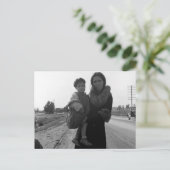 Carte Postale Mère et enfant sans abri - 1939 (Debout devant)