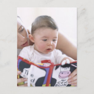 Carte Postale Mère lisant à bébé garçon. Visages d'une mère