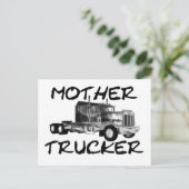 CARTE POSTALE MÈRE TRUCKER - NOIR & BLANC (Debout devant)