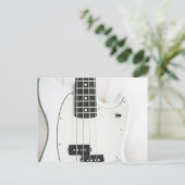 Carte Postale Merveilleuse basse guitare (Debout devant)