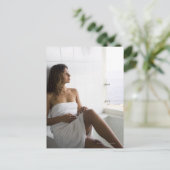 Carte Postale Mexicaine allongée au lit (Debout devant)