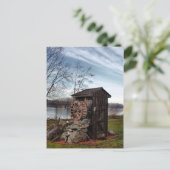 Carte Postale Milling about the old outhouse (Debout devant)