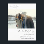 Carte Postale Minimaliste Moderne En Blanc Photo Enregistrer La<br><div class="desc">Mariage minimaliste de script moderne Enregistrer la date Carte postale avec votre photo sur un Arrière - plan blanc</div>