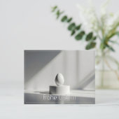 Carte Postale Minimalistisches Osterei auf modernem Podest (Debout devant)