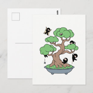 Carte Postale Minuscules Ninjas dans l'arbre de Bonsai