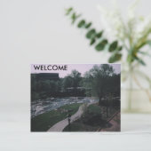 Carte Postale misc, BIENVENUE (Debout devant)