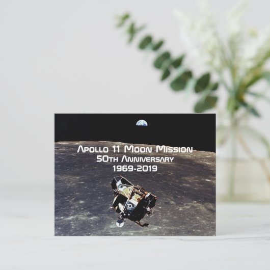 Carte Postale Mission historique d'Apollo 11 sur la Lune - 50e a (Debout devant)